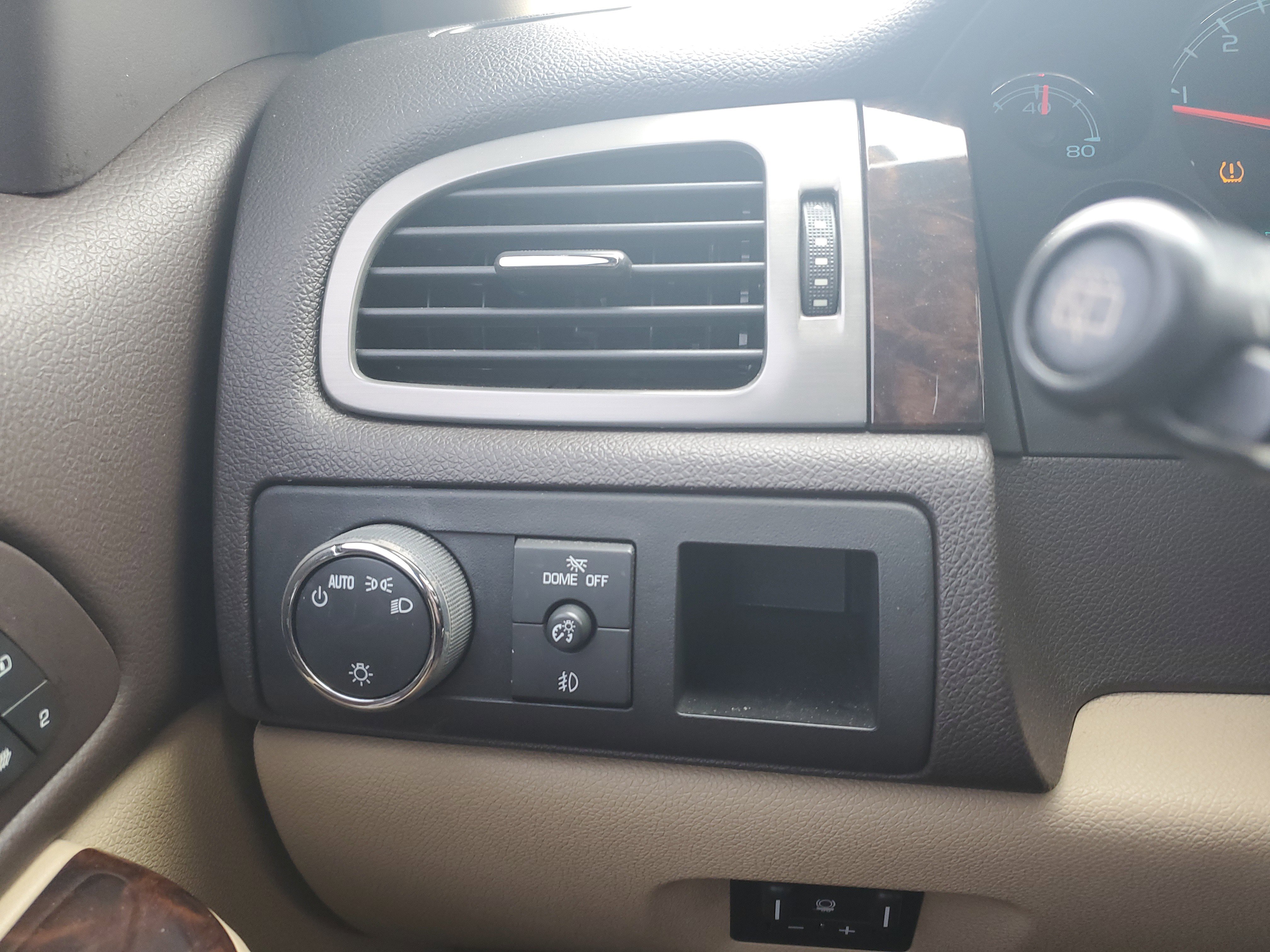 Used 2011 GMC Yukon XL Denali image 19