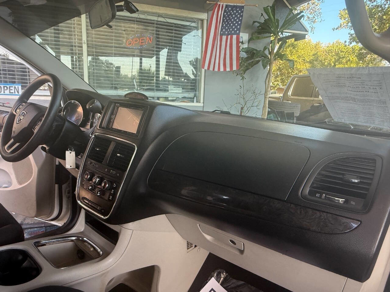 Used 2014 Dodge Grand Caravan SXT FWD image 19