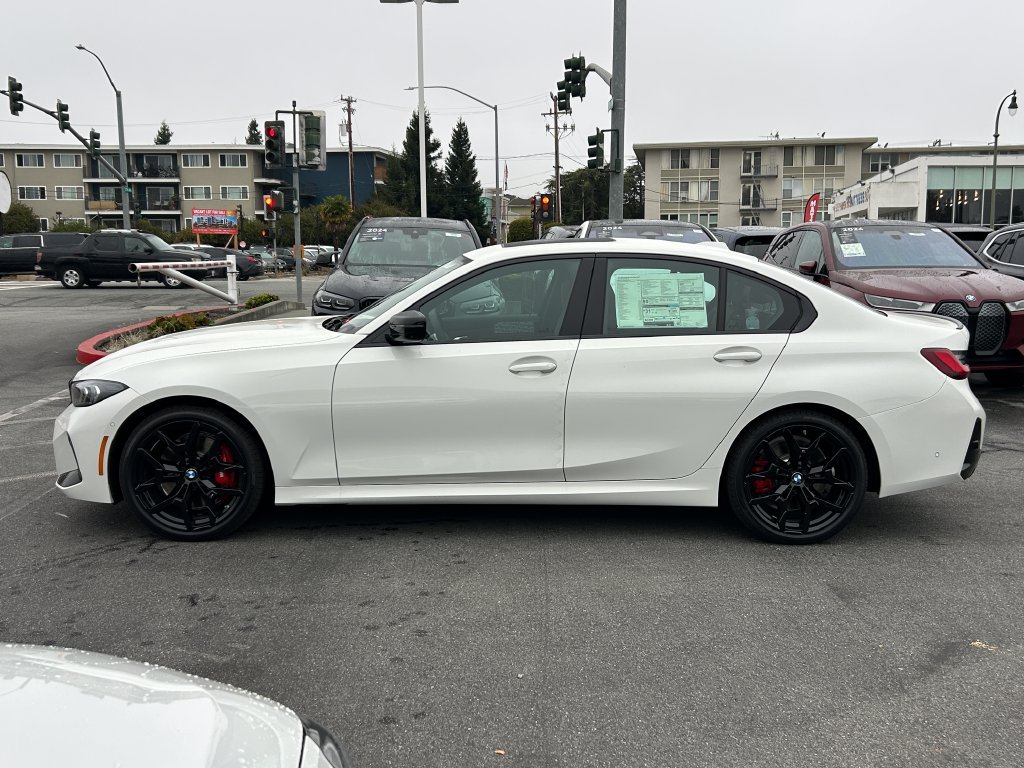 New 2026 BMW 330i Sedan w/ M Sport Package RWD image 2