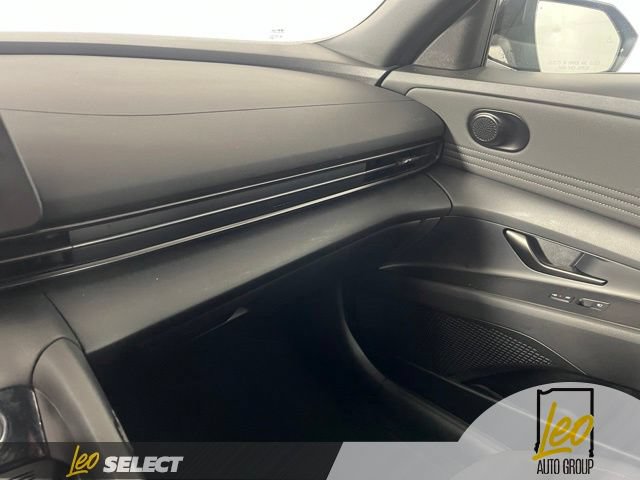 Used 2025 Hyundai Elantra Sport FWD image 22