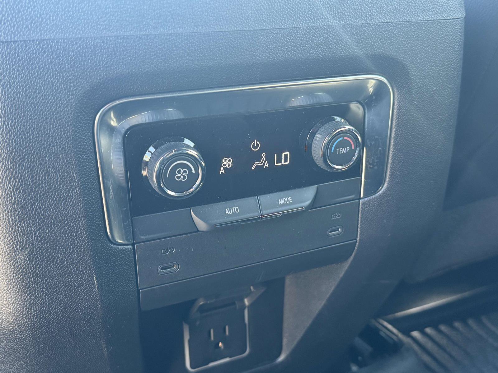 Used 2025 Chevrolet Tahoe LS AWD/4WD image 33