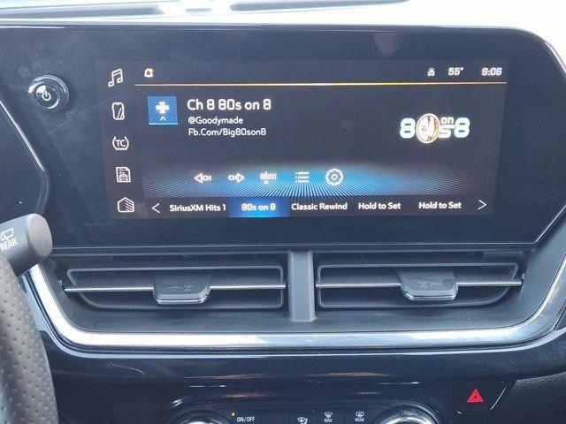 Used 2025 Chevrolet Trax RS w/ Sunroof Package image 5