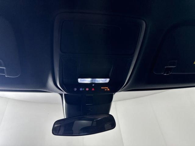 Used 2025 Chevrolet Traverse LT image 24