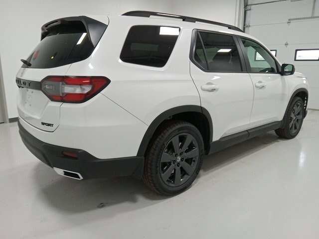 Used 2023 Honda Pilot Sport image 6