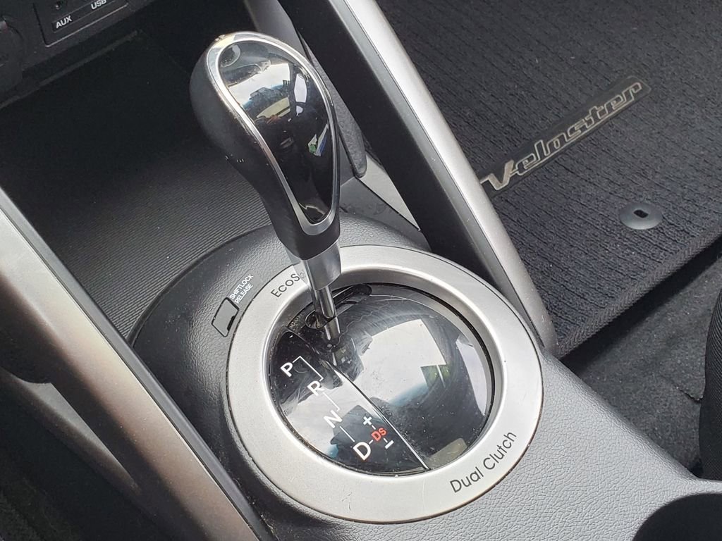 Used 2017 Hyundai Veloster Value Edition image 25