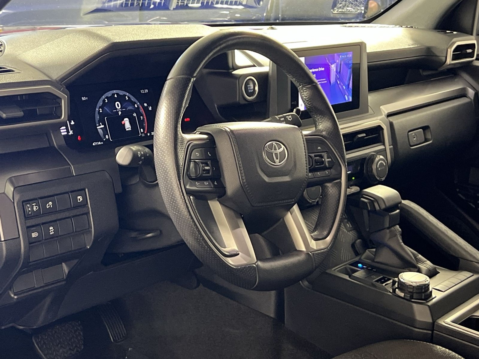 Used 2025 Toyota 4Runner SR5 AWD/4WD image 16