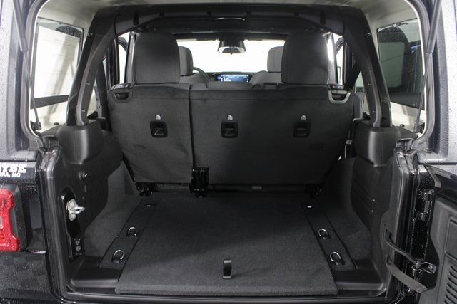 New 2026 Jeep Wrangler Unlimited Rubicon AWD/4WD image 17