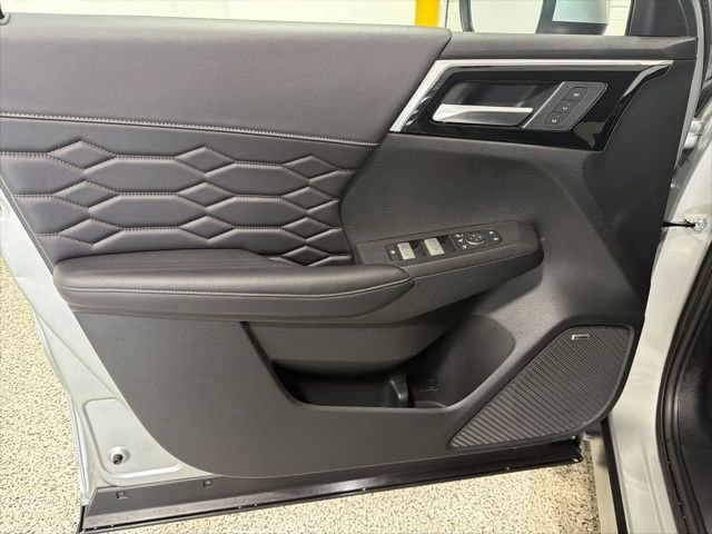 Used 2025 Mitsubishi Outlander SEL image 8