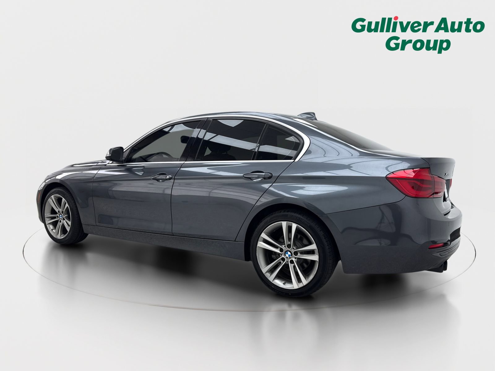 Used 2018 BMW 330i xDrive Sedan w/ Convenience Package AWD/4WD image 4