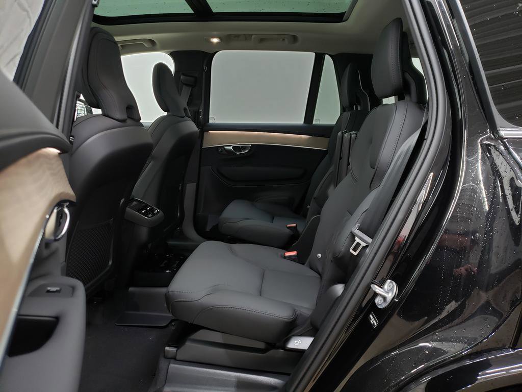 New 2026 Volvo XC90 B6 Plus w/ Protection Package Premier AWD/4WD image 8