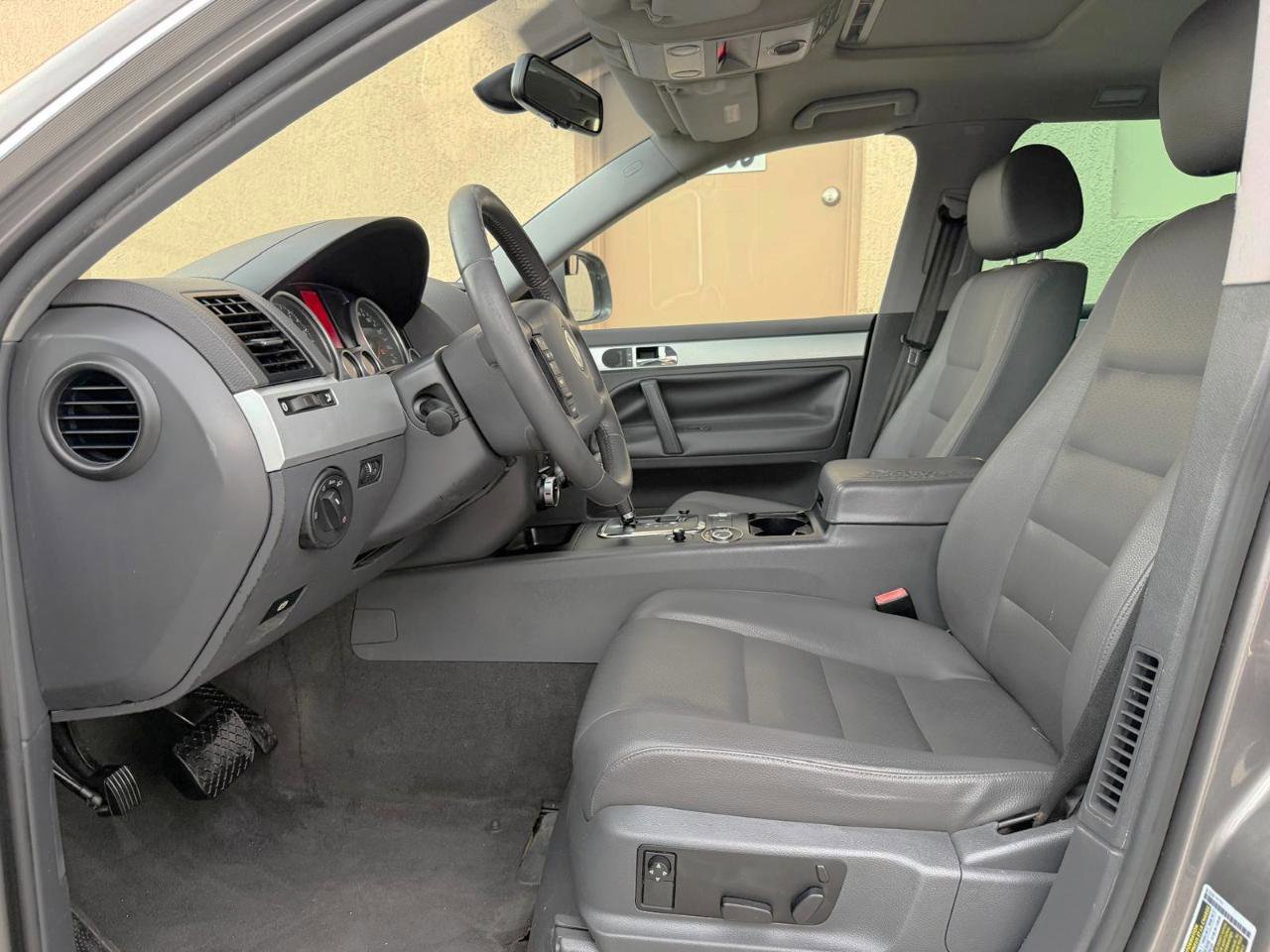 Used 2008 Volkswagen Touareg V6 AWD/4WD image 15