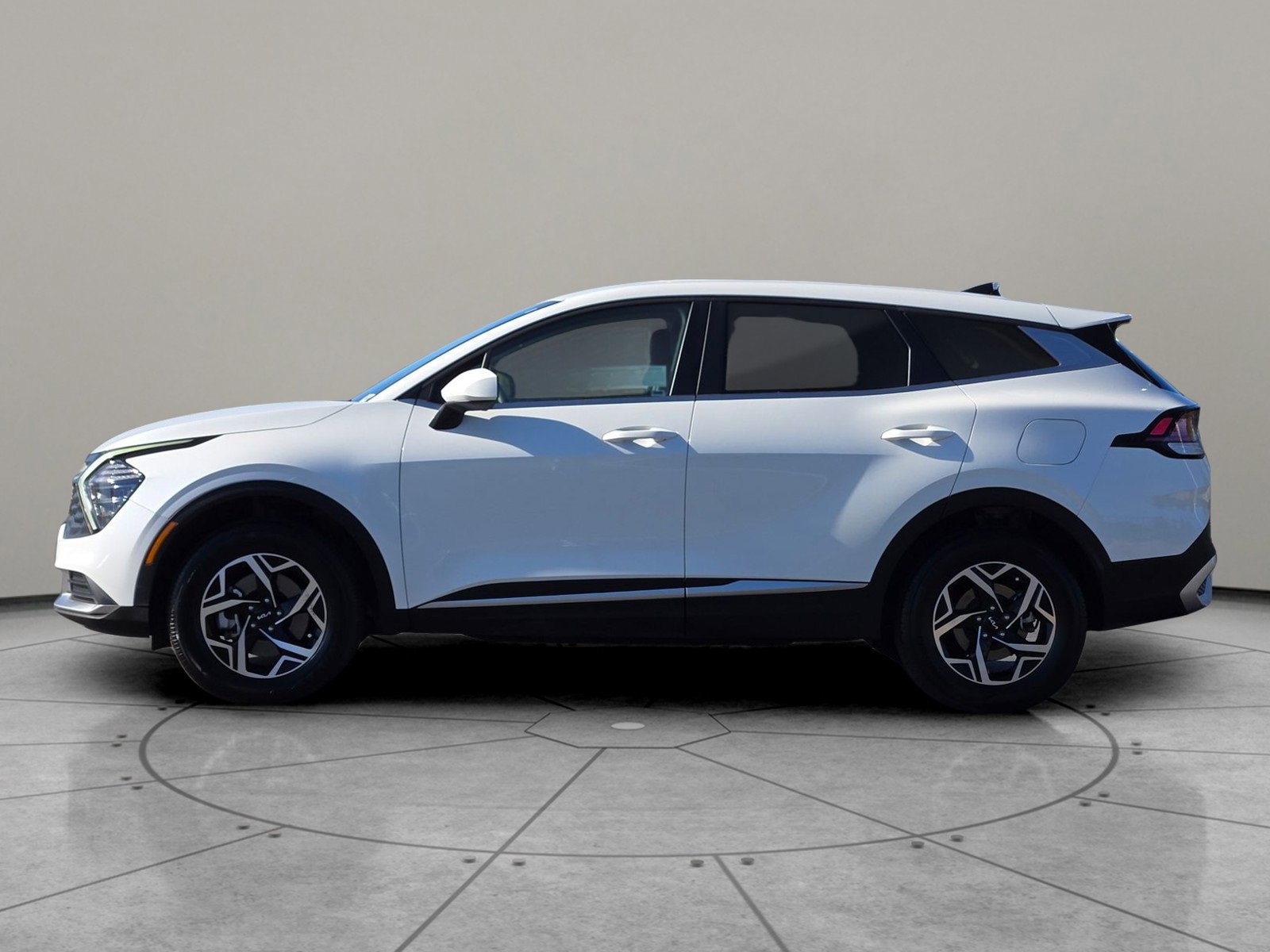 Used 2024 Kia Sportage LX image 7