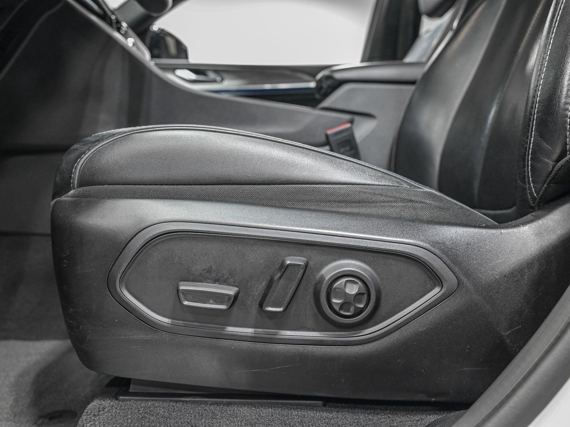 Used 2023 Jeep Grand Cherokee L Overland image 14