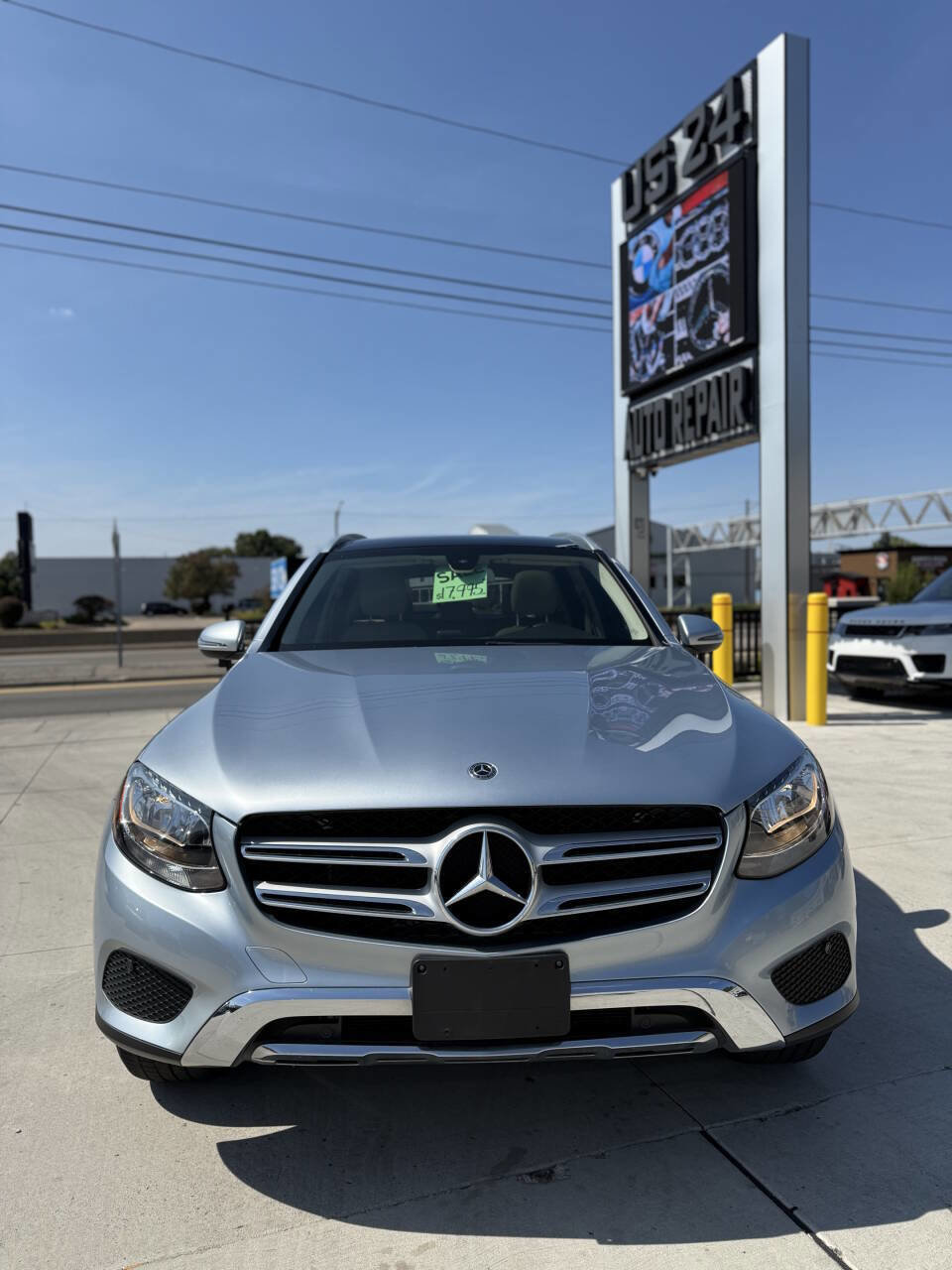 Used 2018 Mercedes-Benz GLC 300 GLC 300 4MATIC AWD 4dr SUV image 2