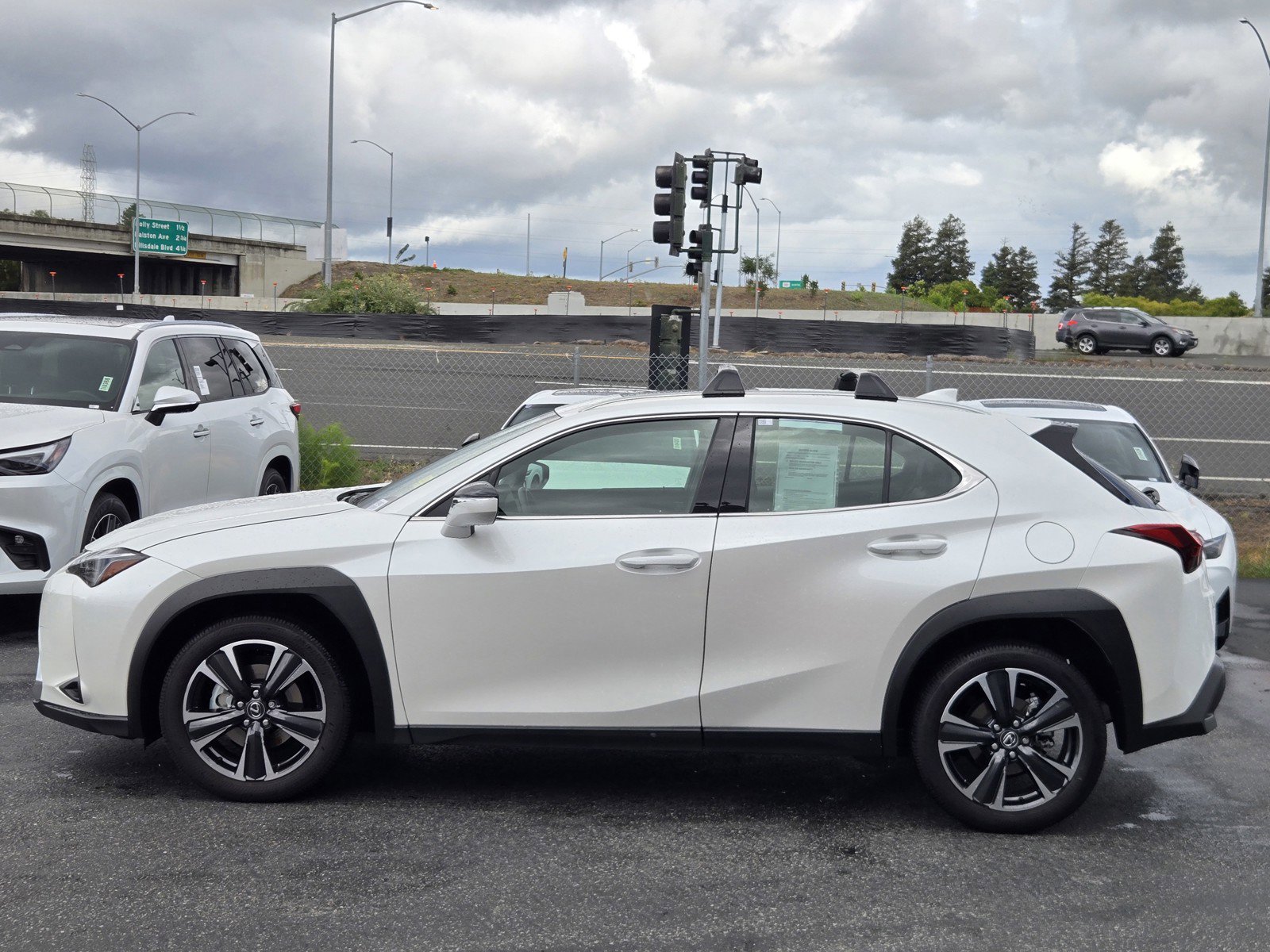 Certified 2025 Lexus UX 300h FWD w/ Accessory Package (Z2) image 7