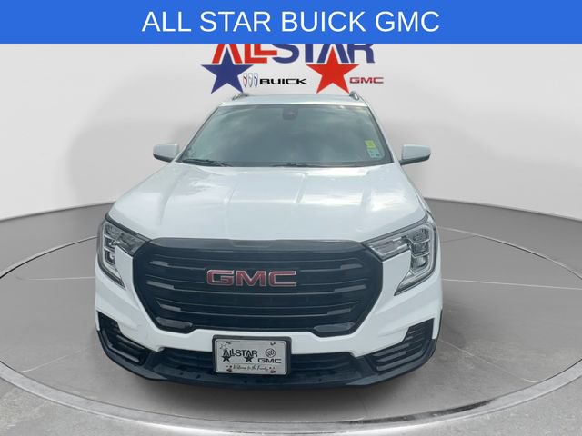 Used 2022 GMC Terrain SLE w/ Elevation Edition FWD image 2