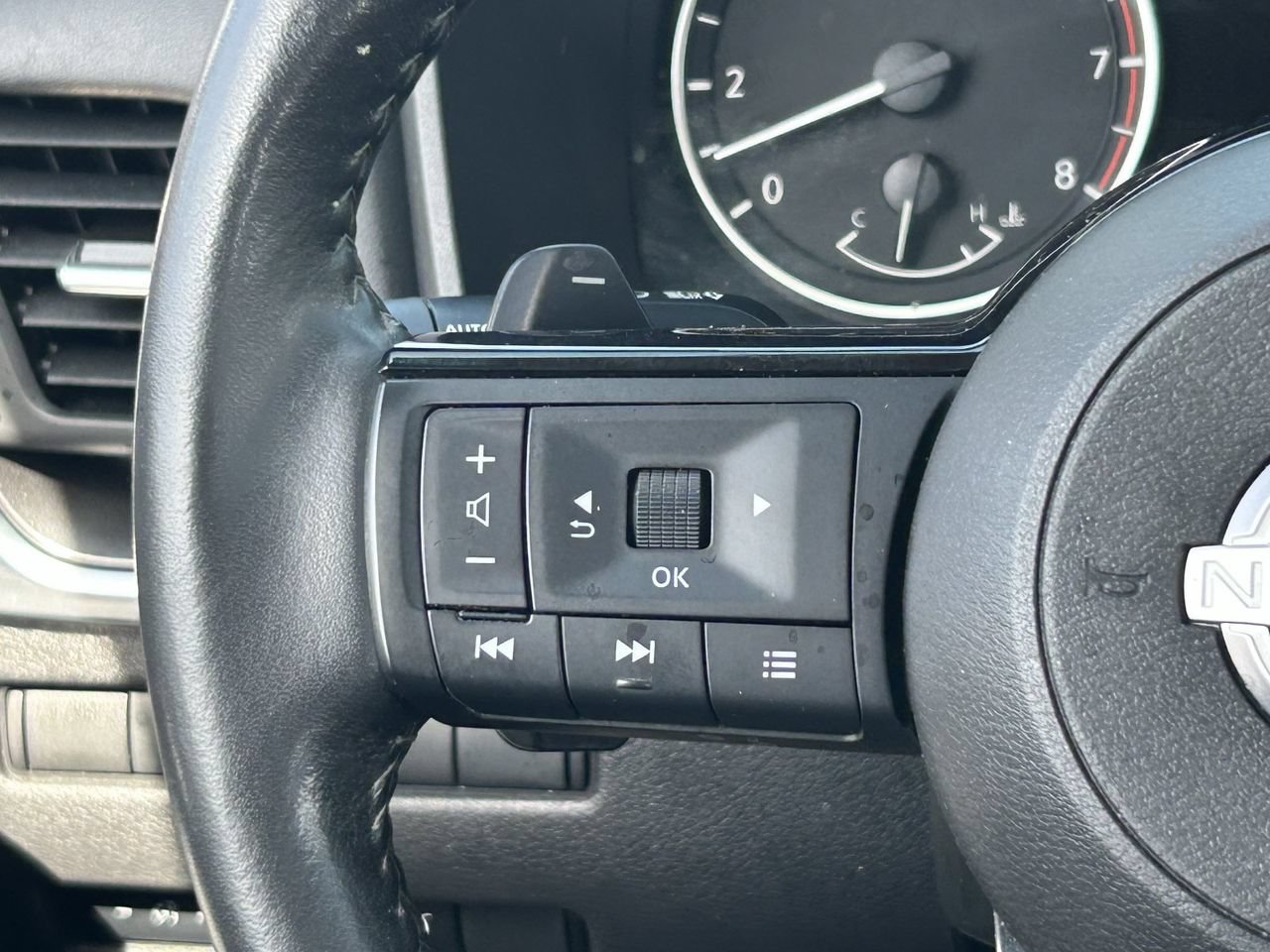 Used 2023 Nissan Rogue SV w/ SV Premium B Package FWD image 24