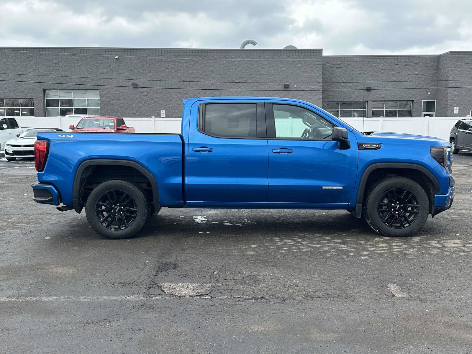 Used 2022 GMC Sierra 1500 Elevation image 2