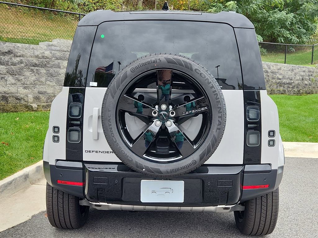 Used 2026 Land Rover Defender 110 S image 7