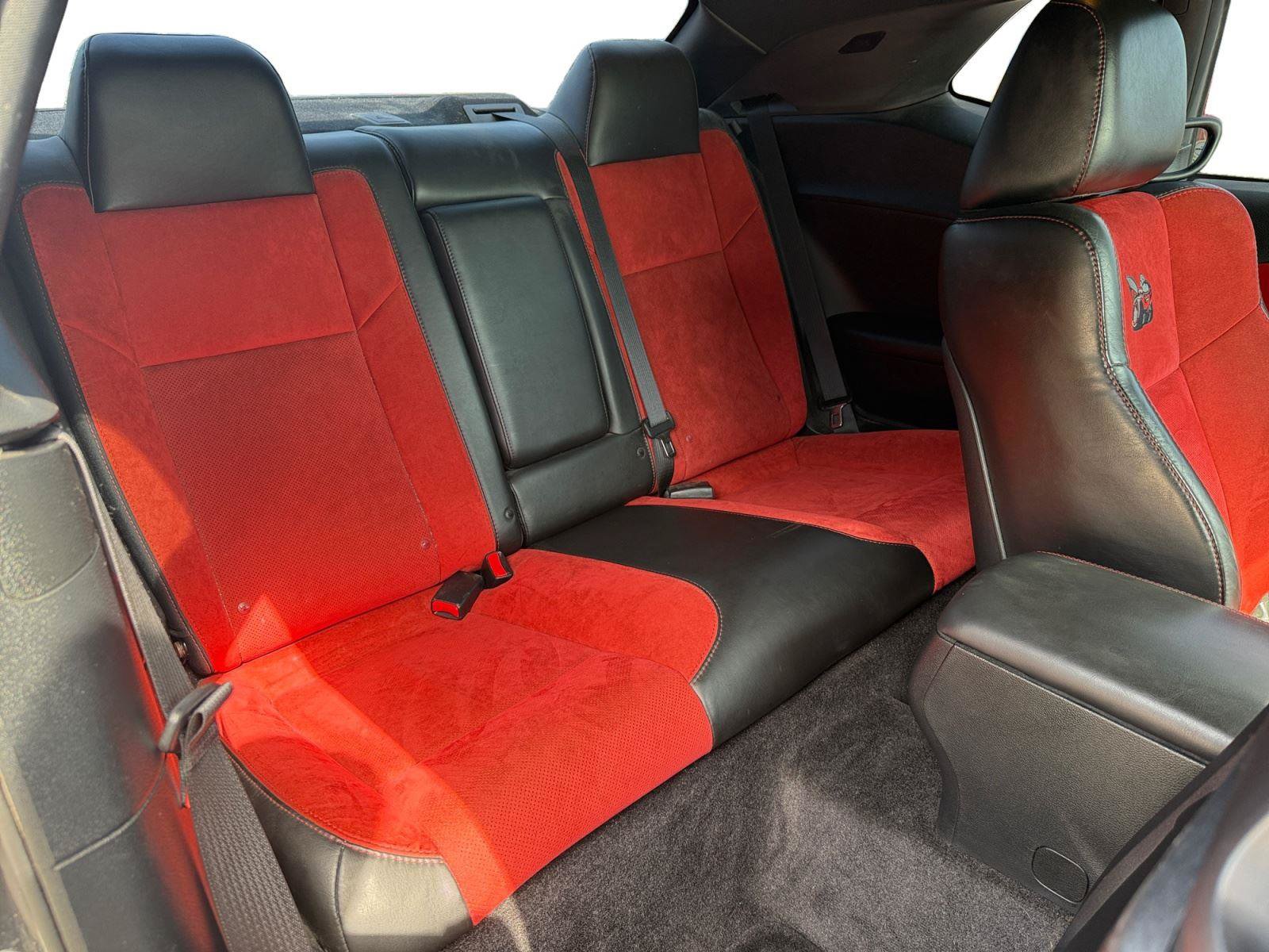 Used 2018 Dodge Challenger R/T Scat Pack w/ Leather Interior Group RWD image 22