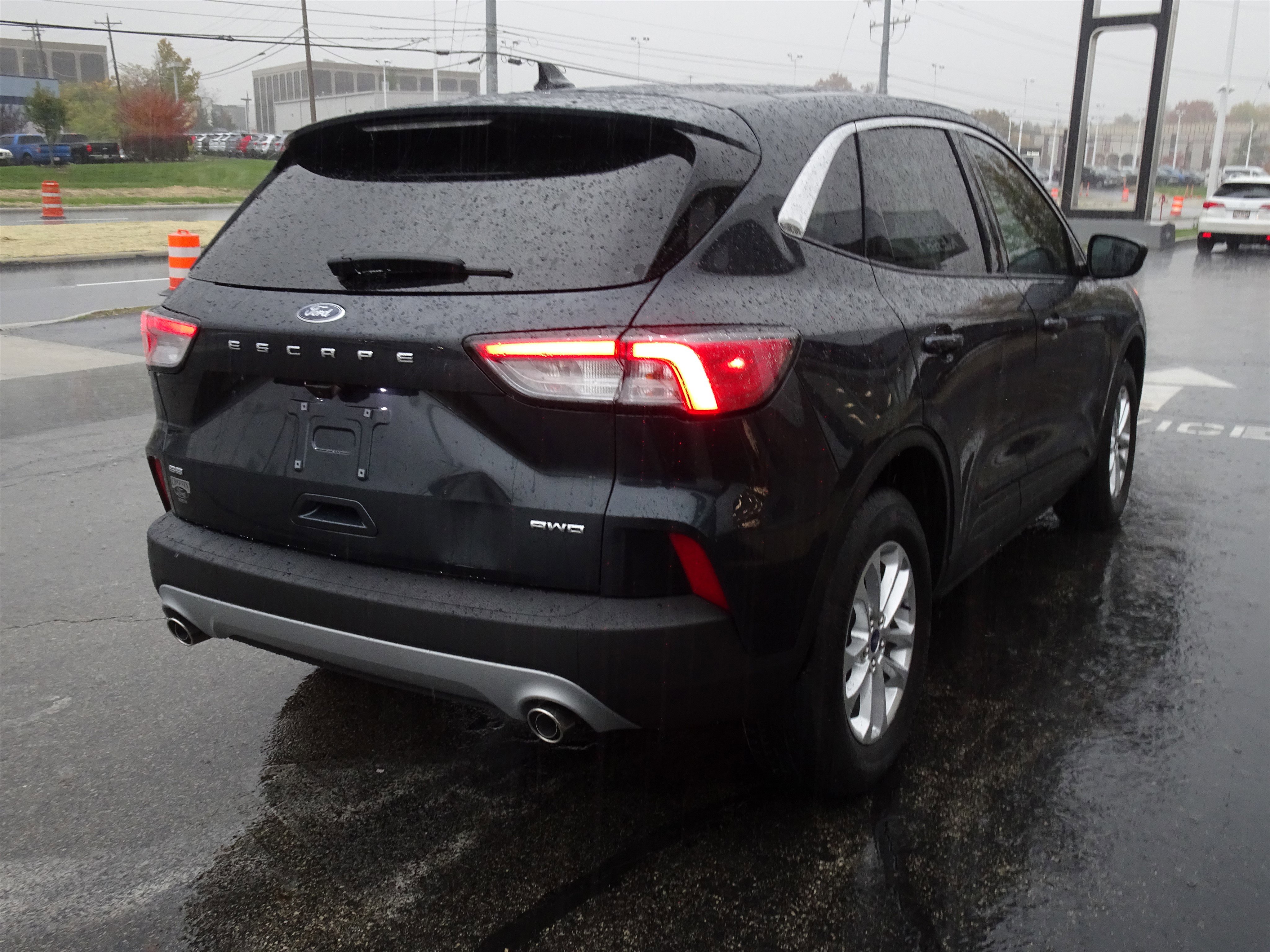 Used 2022 Ford Escape SE w/ Cold Weather Package image 5