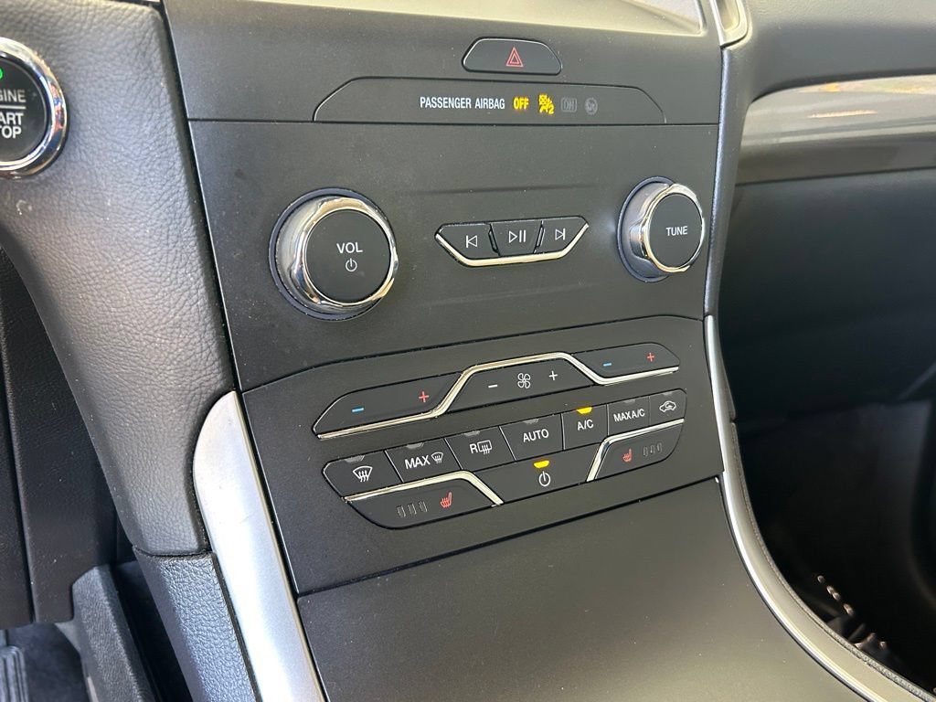 Certified 2020 Ford Edge SEL w/ Cold Weather Package FWD image 36