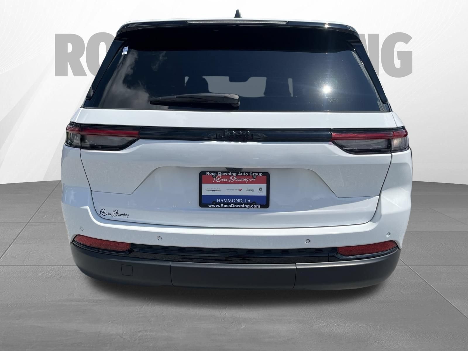 Used 2025 Jeep Grand Cherokee Altitude RWD image 5