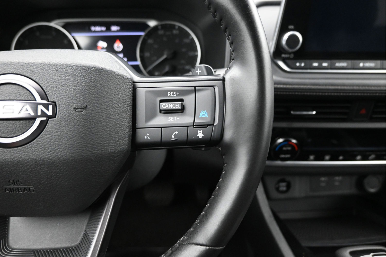 Used 2025 Nissan Rogue SV AWD/4WD image 18