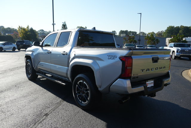 Used 2025 Toyota Tacoma TRD Sport AWD/4WD image 5