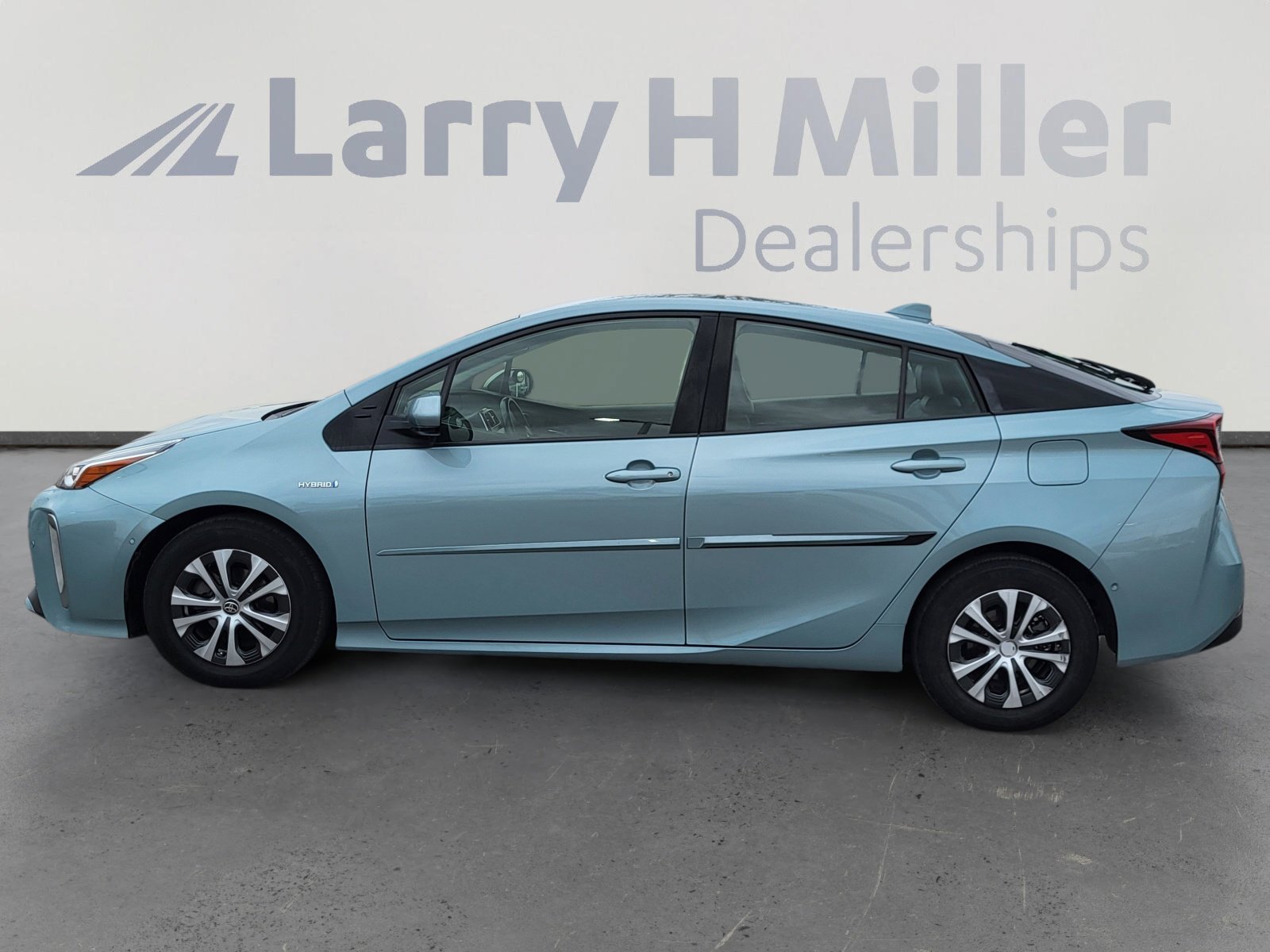 Used 2021 Toyota Prius XLE w/ Carpet Mat Package (TMS) image 2