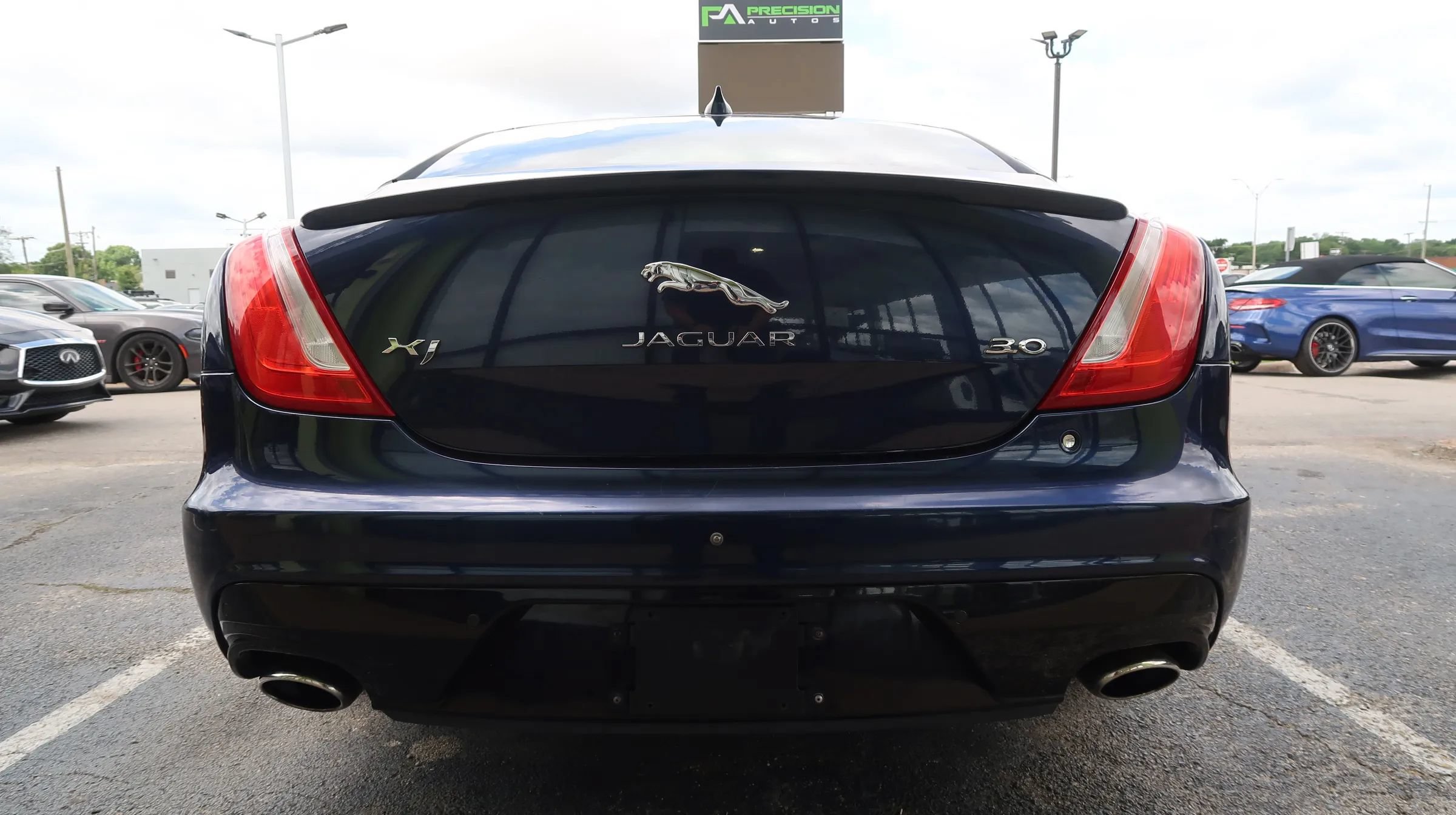 Used 2016 Jaguar XJ R-Sport RWD image 12