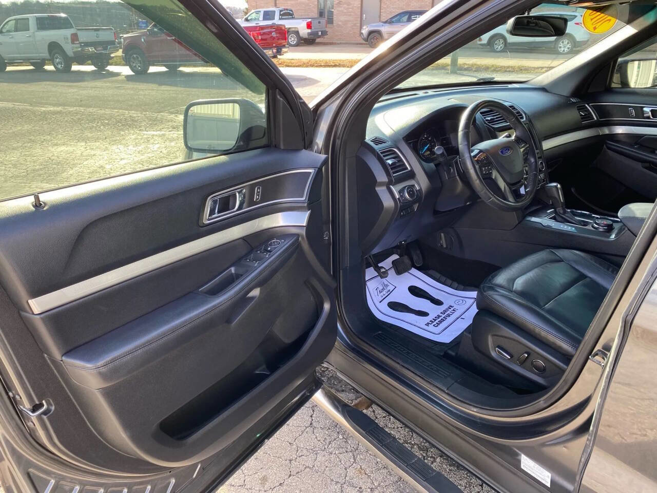 Used 2016 Ford Explorer XLT w/ Equipment Group 202A image 11