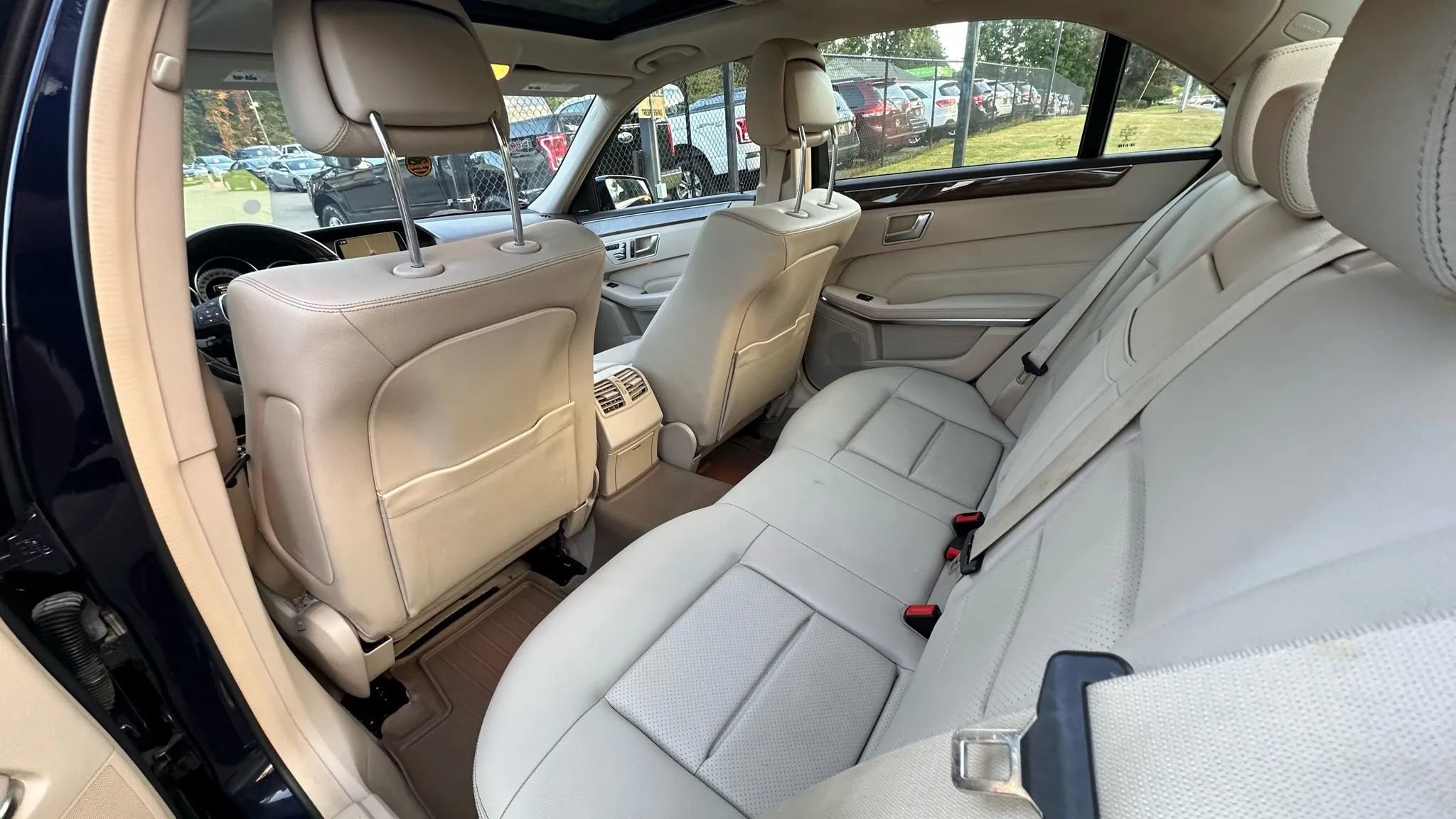 Used 2016 Mercedes-Benz E 350 4MATIC Sedan image 27