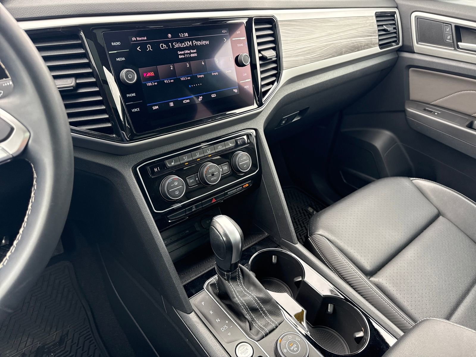 Used 2022 Volkswagen Atlas Cross Sport SE w/ Panoramic Sunroof Package image 26