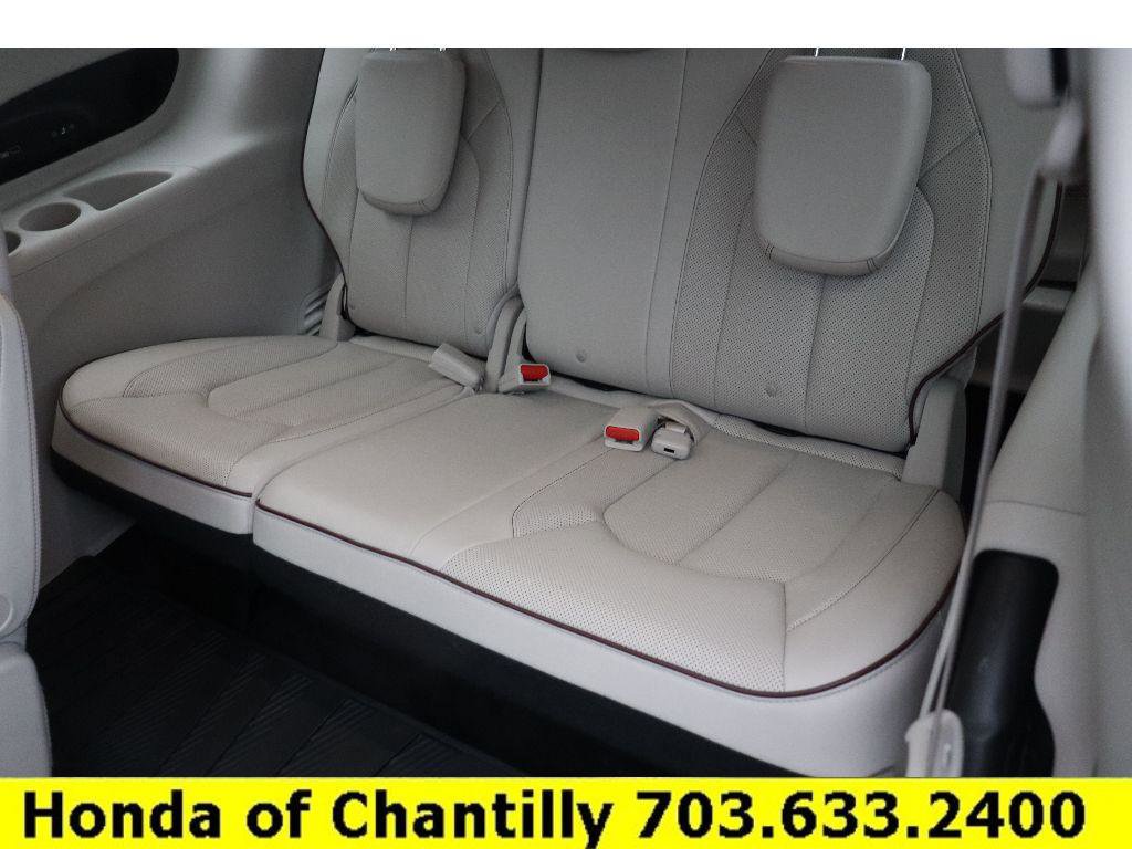 Used 2019 Chrysler Pacifica Limited w/ Advanced Safetytec Group image 26