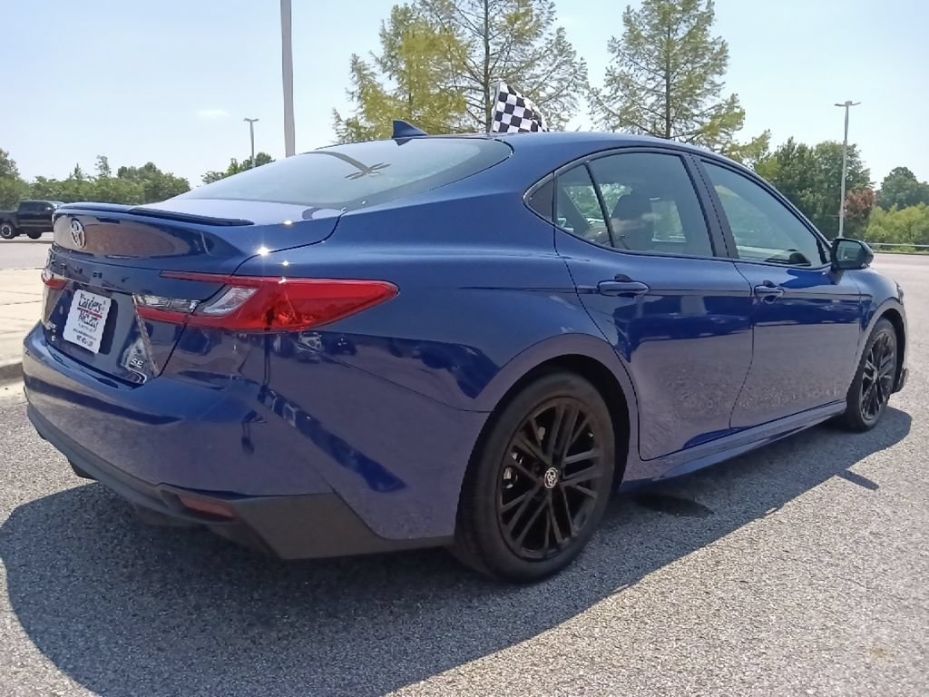 Used 2025 Toyota Camry SE w/ Convenience Package FWD image 3