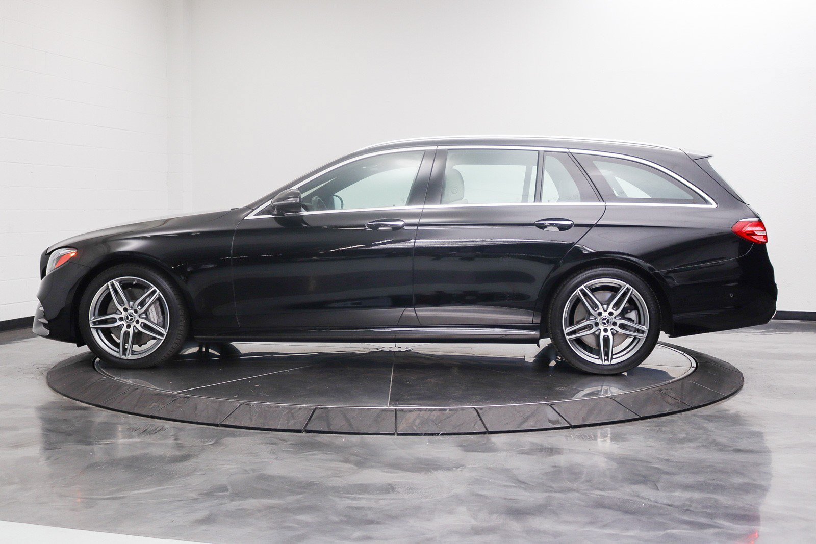 Used 2019 Mercedes-Benz E 450 4MATIC Wagon image 32