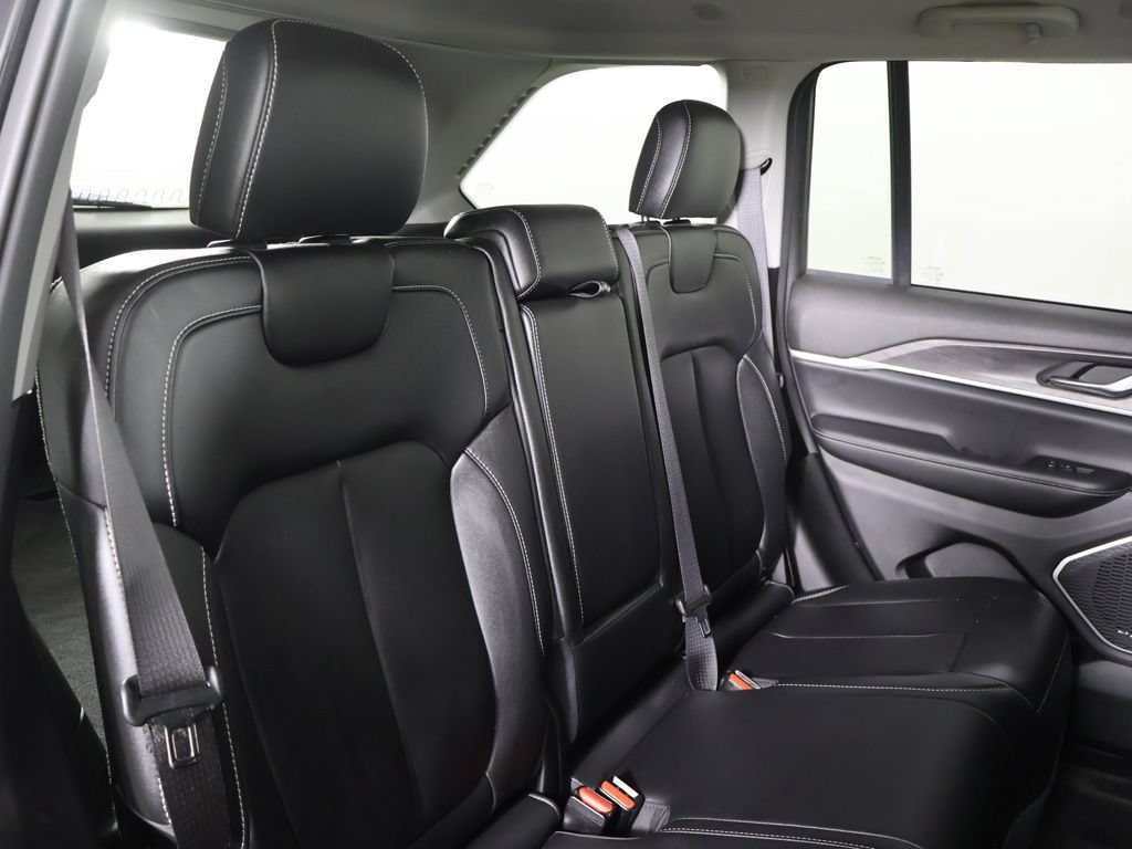 Used 2023 Jeep Grand Cherokee Limited AWD/4WD image 31