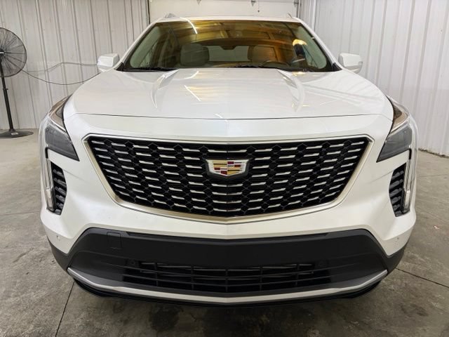 Used 2023 Cadillac XT4 Premium Luxury w/ Technology Package AWD/4WD image 2