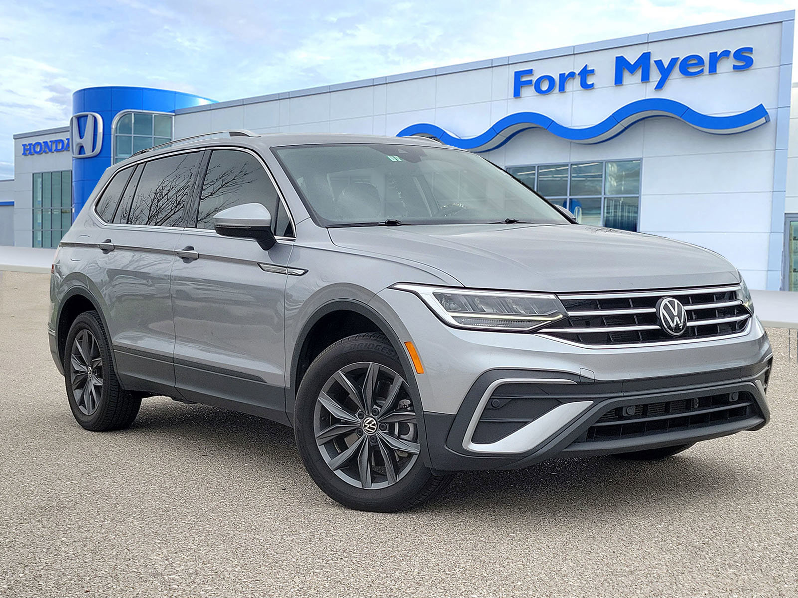 Used 2024 Volkswagen Tiguan SE