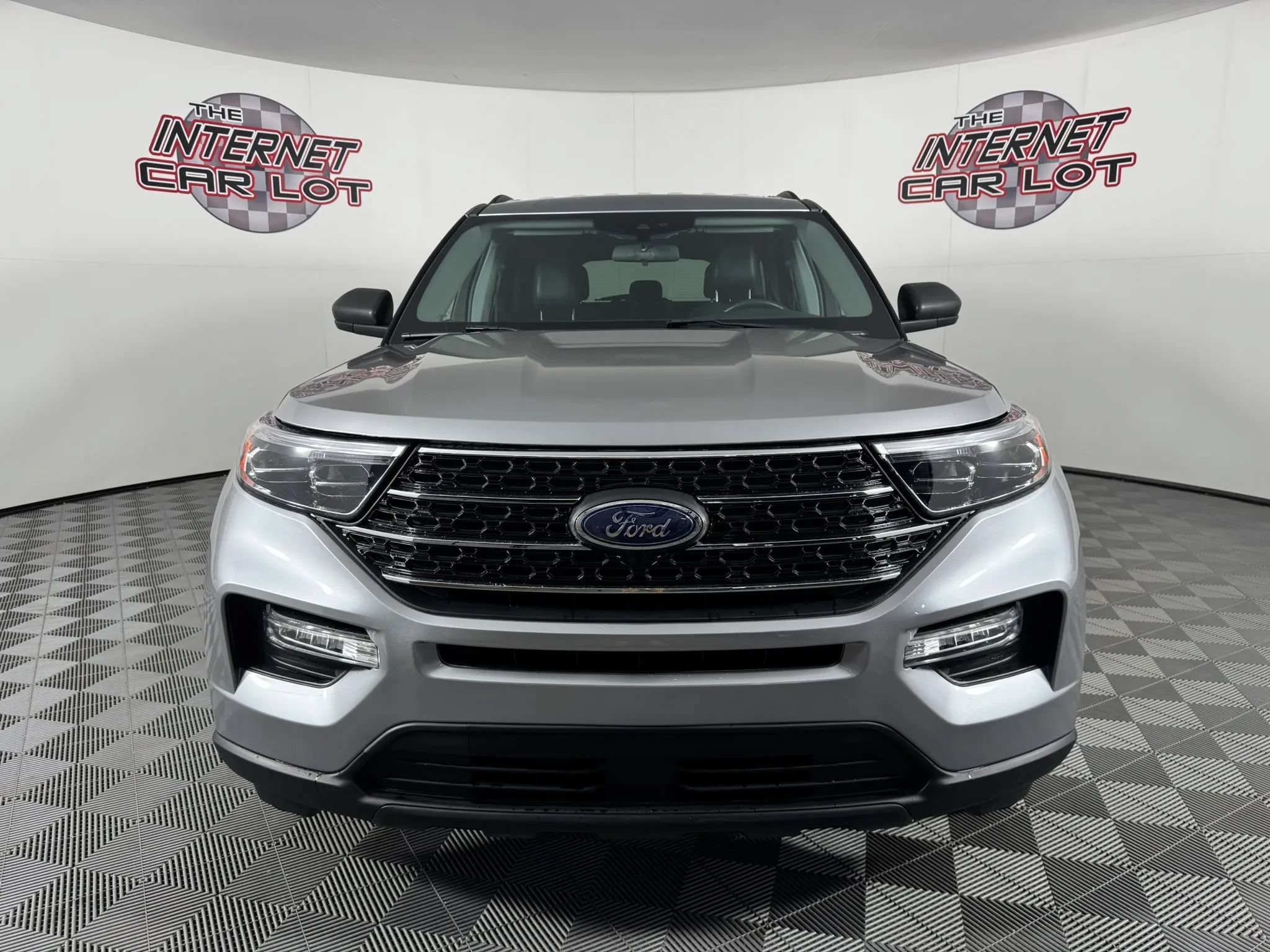 Used 2022 Ford Explorer XLT w/ Equipment Group 202A AWD/4WD image 2