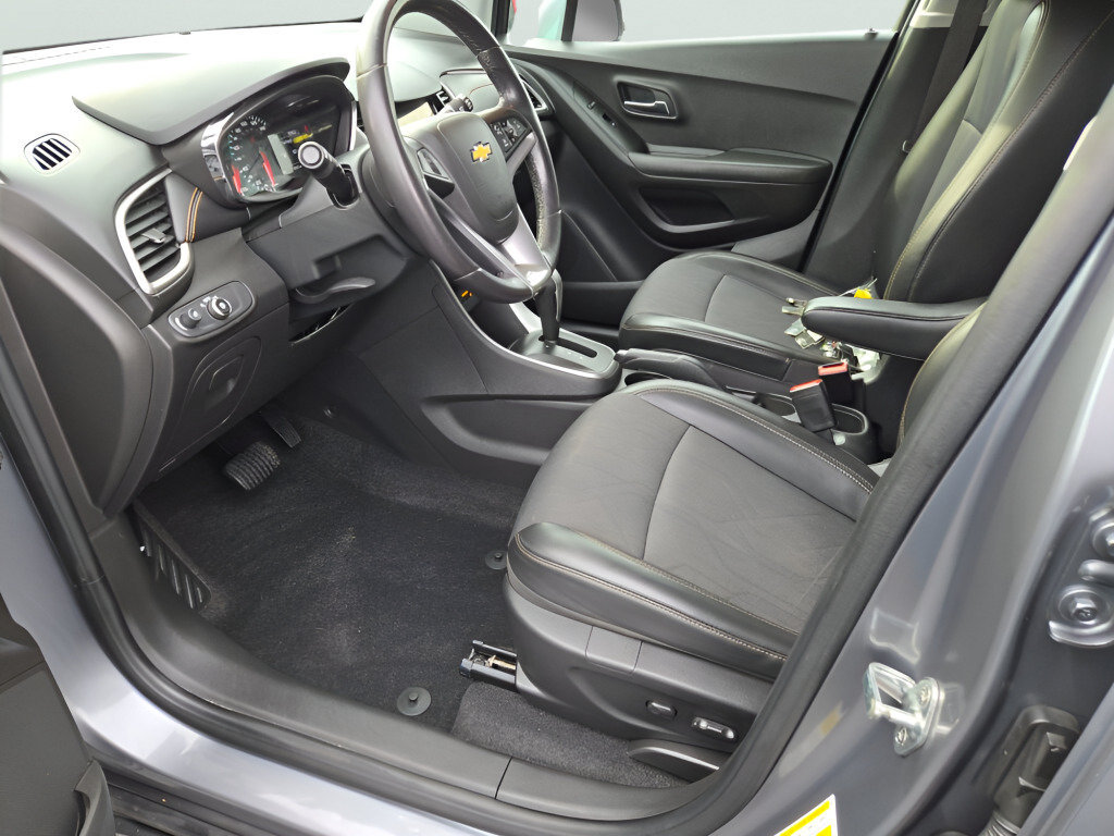 Certified 2019 Chevrolet Trax LT w/ LT Convenience Package FWD image 27