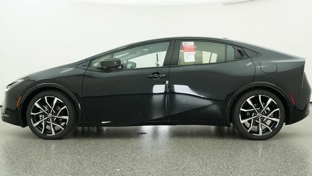 New 2026 Toyota Prius Plug-In Hybrid FWD image 11