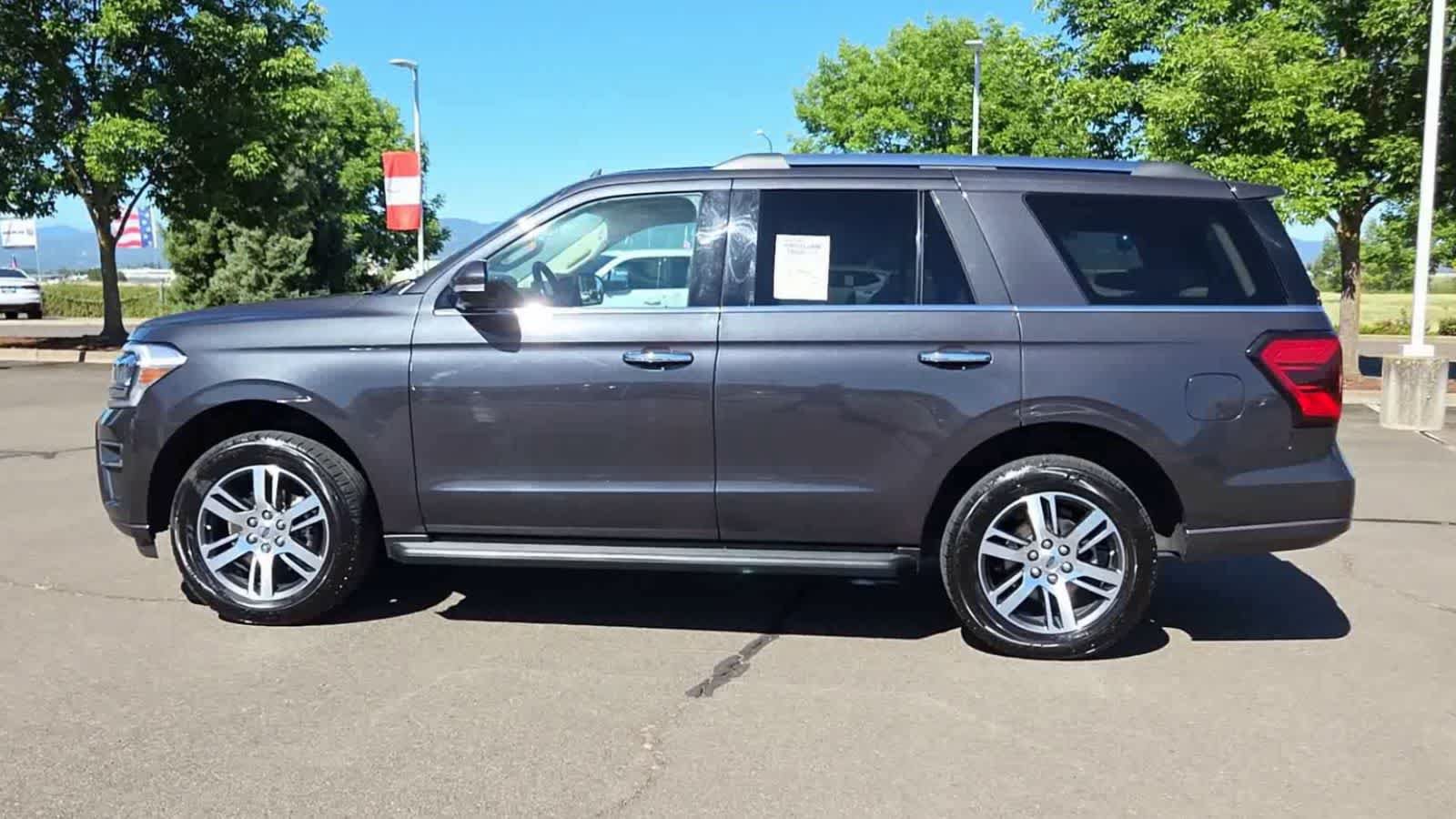 Used 2024 Ford Expedition Limited AWD/4WD image 5