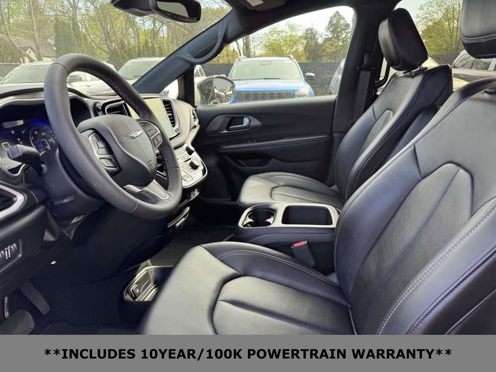 Used 2025 Chrysler Pacifica Select FWD image 14