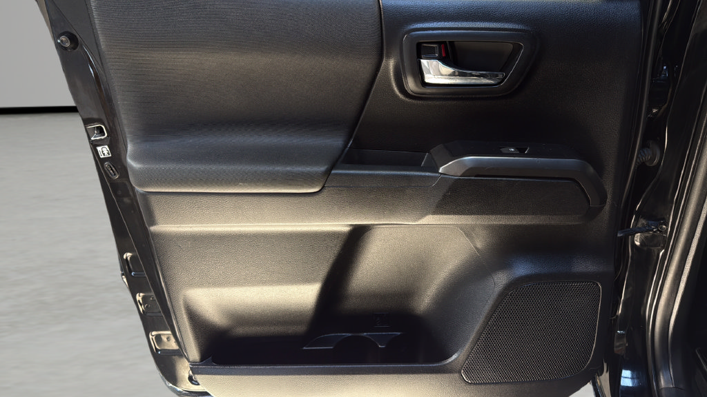 Used 2019 Toyota Tacoma SR5 AWD/4WD image 15