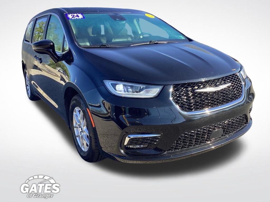 Used 2024 Chrysler Pacifica Touring-L FWD image 1