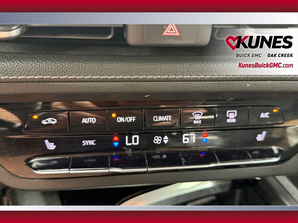 Used 2023 Buick Envision Essence w/ Sport Touring Package AWD/4WD image 27