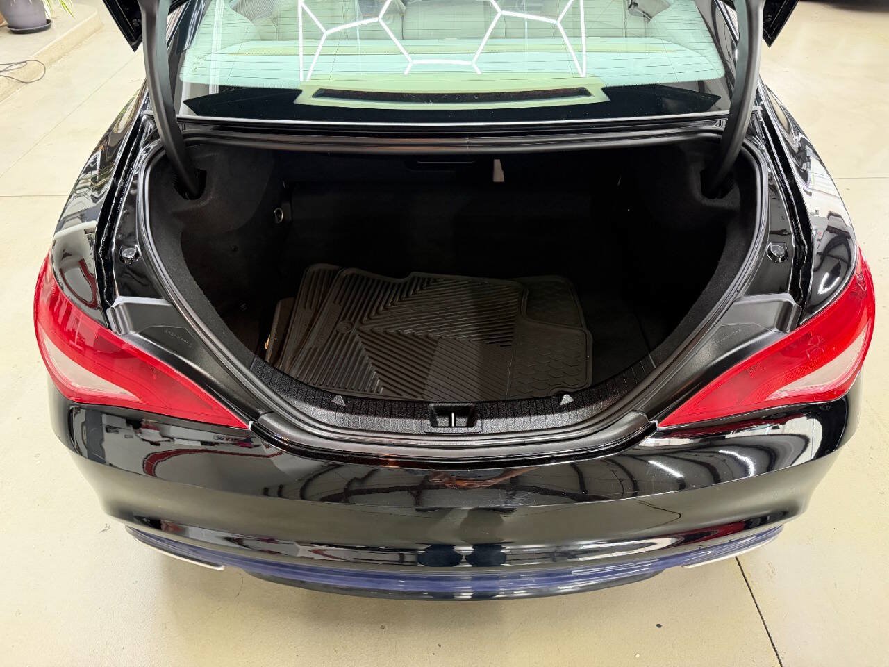 Used 2019 Mercedes-Benz CLA 250 4MATIC image 9