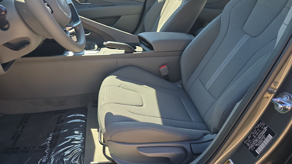 New 2026 Hyundai Elantra SE FWD image 14